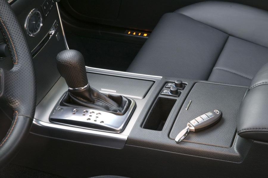  Infiniti M35x 2006 года  (фото 18 из 26)